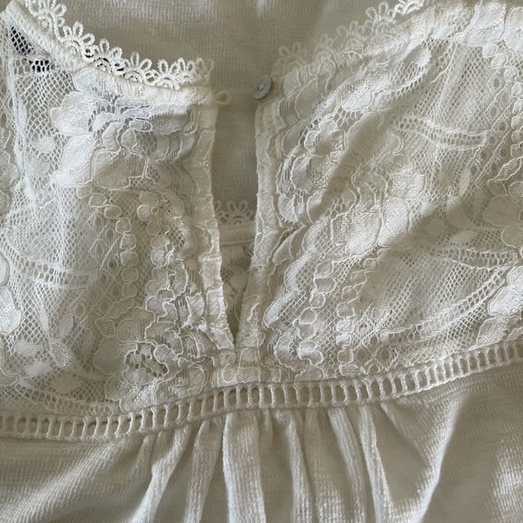 Lace Too - Picture 4 of 4